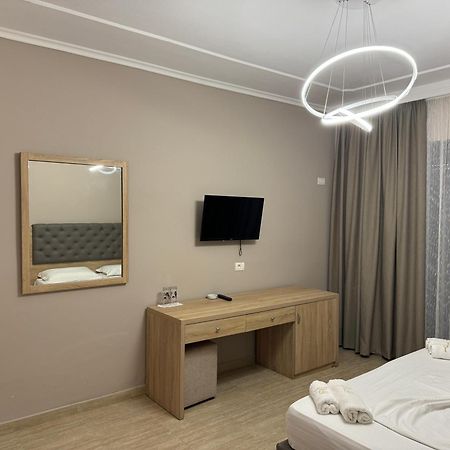 Hotel Miami Beach Golem (Tirana) Exterior foto