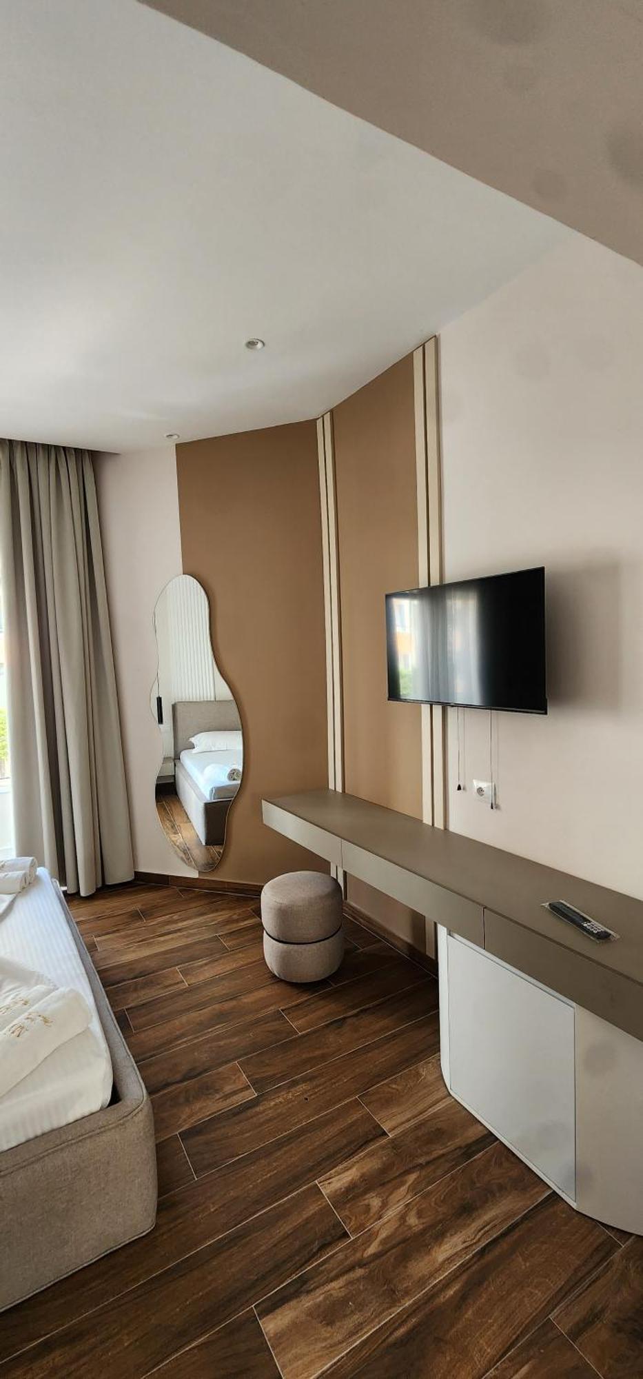 Hotel Miami Beach Golem (Tirana) Quarto foto